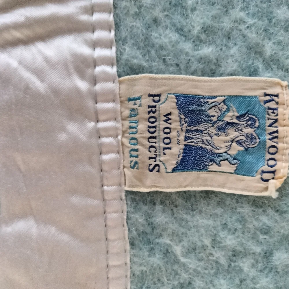 KENWOOD Vintage Satin Trim Wool Blanket